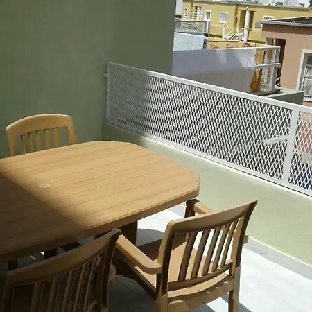 Bonito Complejo Orlando 아데제