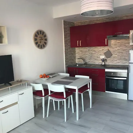 Bonito Complejo Orlando 아데제