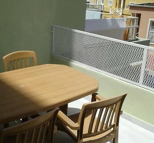 Bonito Complejo Orlando Адехе