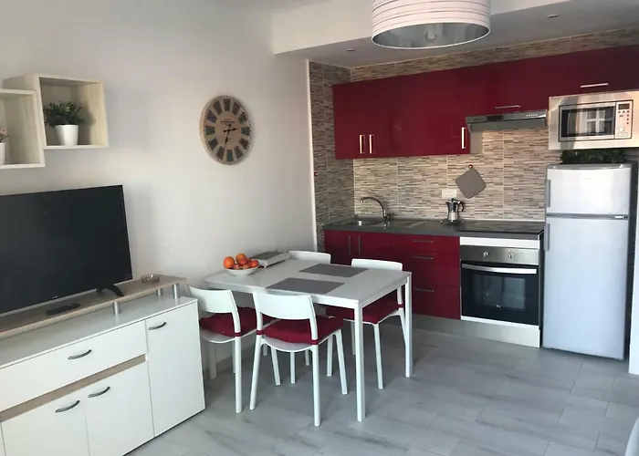 Bonito Complejo Orlando Адехе